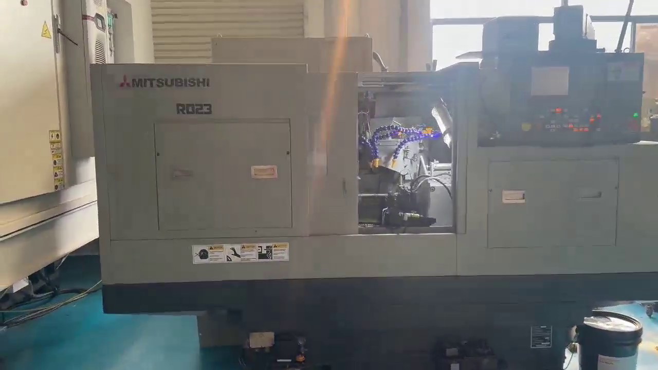 Used Mitsubishi RD 23 CNC Cylindrical Grinding Machine with FANUC 21 i video thumbnail