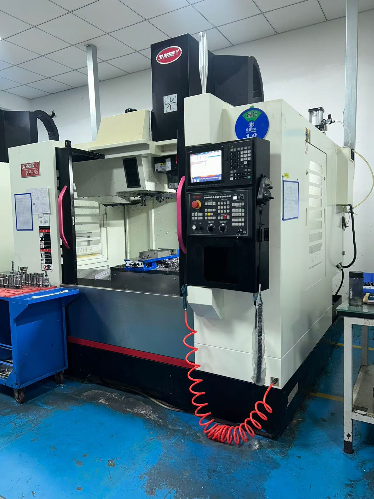 Used Qiaofeng VH-85 Heavy Duty Vertical Machining Center with Mitsubishi M 80 photo 1