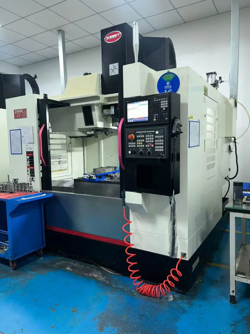 Used Qiaofeng VH-85 Heavy Duty Vertical Machining Center with Mitsubishi M 80 photo 1