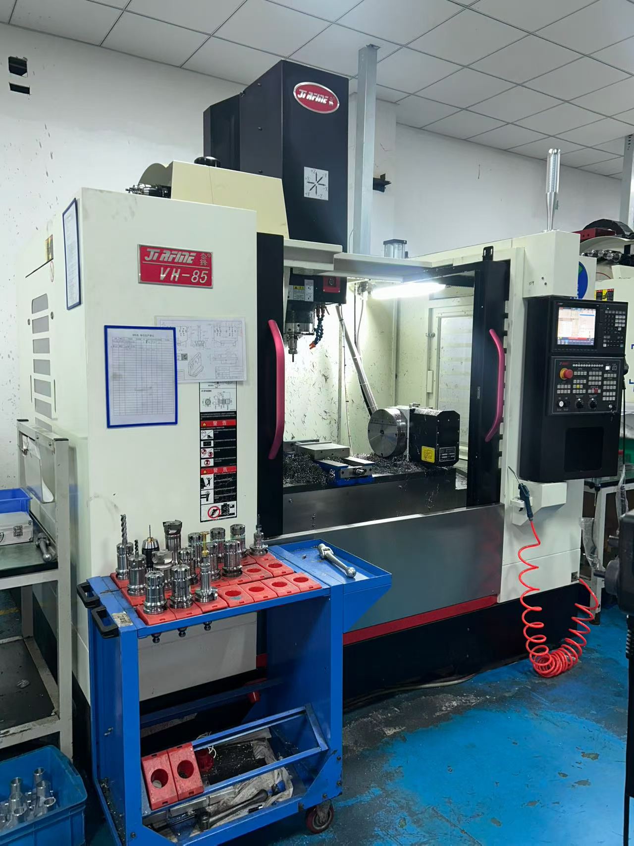 Used Qiaofeng VH-85 Heavy Duty Vertical Machining Center with Mitsubishi M 80 photo 3