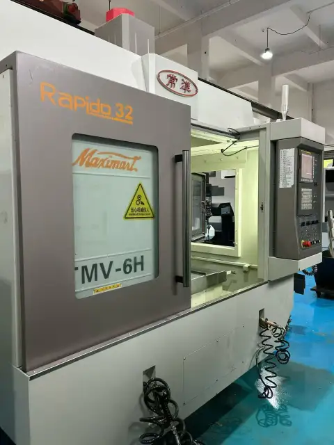 مركزي تشغيل CHAMPMILL TMV-6 H مع FANUC MF