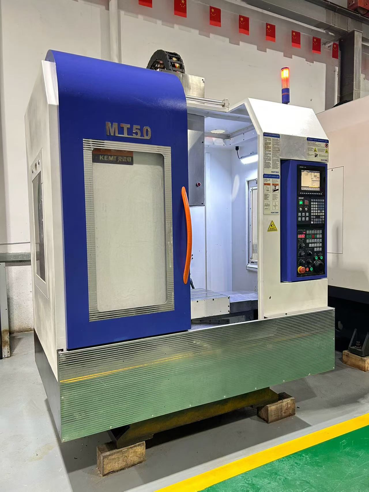 Used Kemait 500 Drilling and Tapping Center with Mitsubishi M 70 A Control photo 2