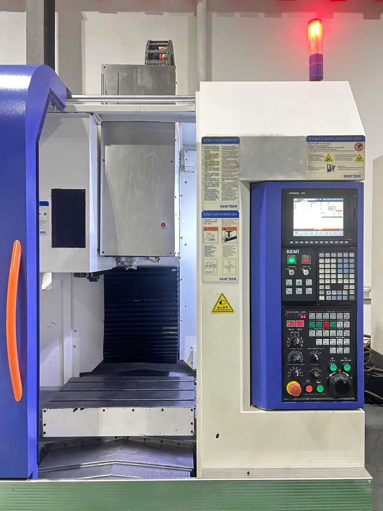Used Kemait 500 Drilling and Tapping Center with Mitsubishi M 70 A Control photo 3