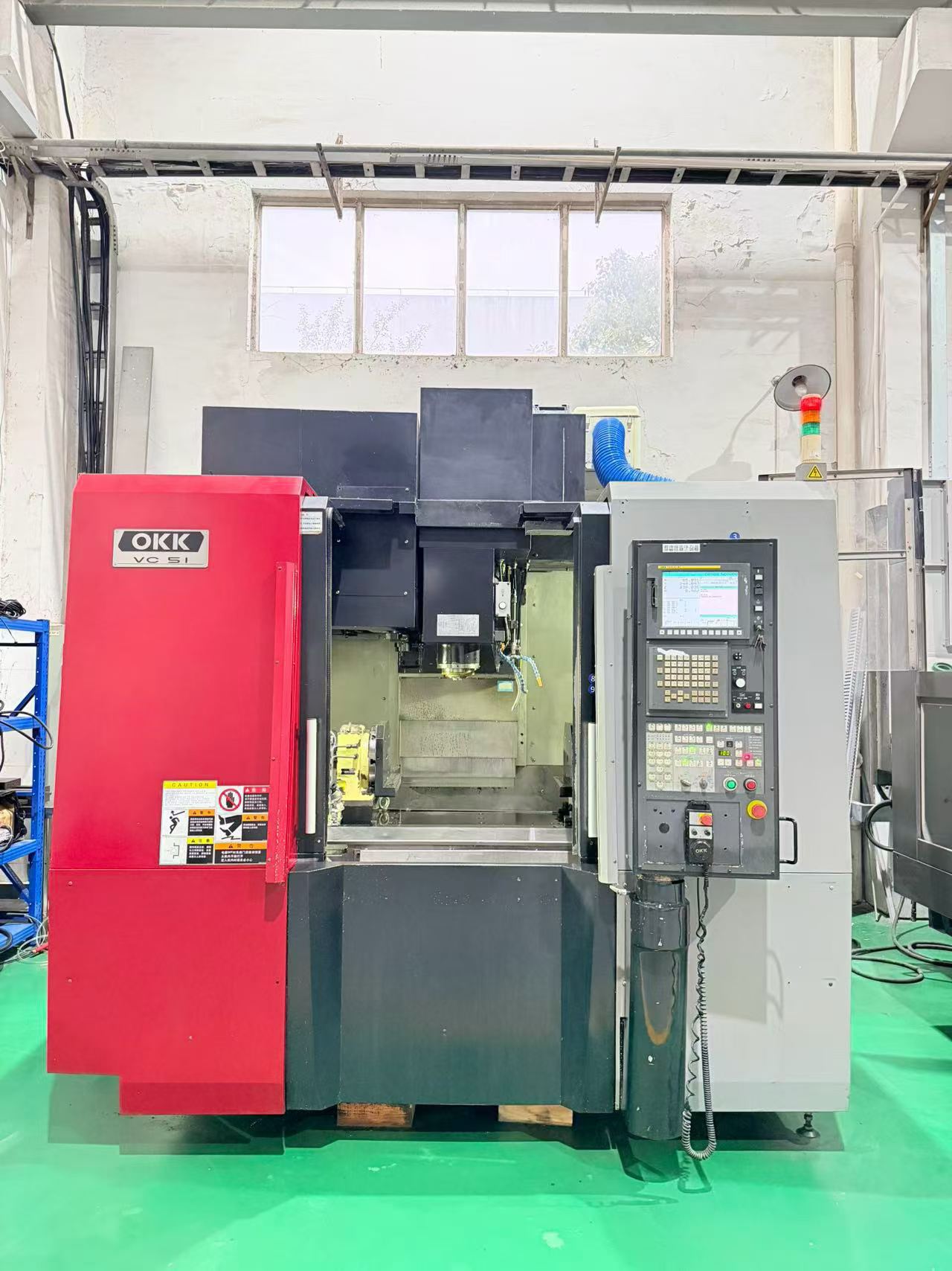 مركز تصنيع OKK VC 51 مستعمل مع FANUC