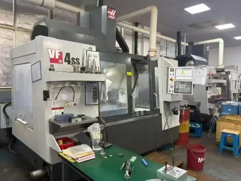 Centro de mecanizado Haas VF-4 SS usado con mesa giratoria 3+2