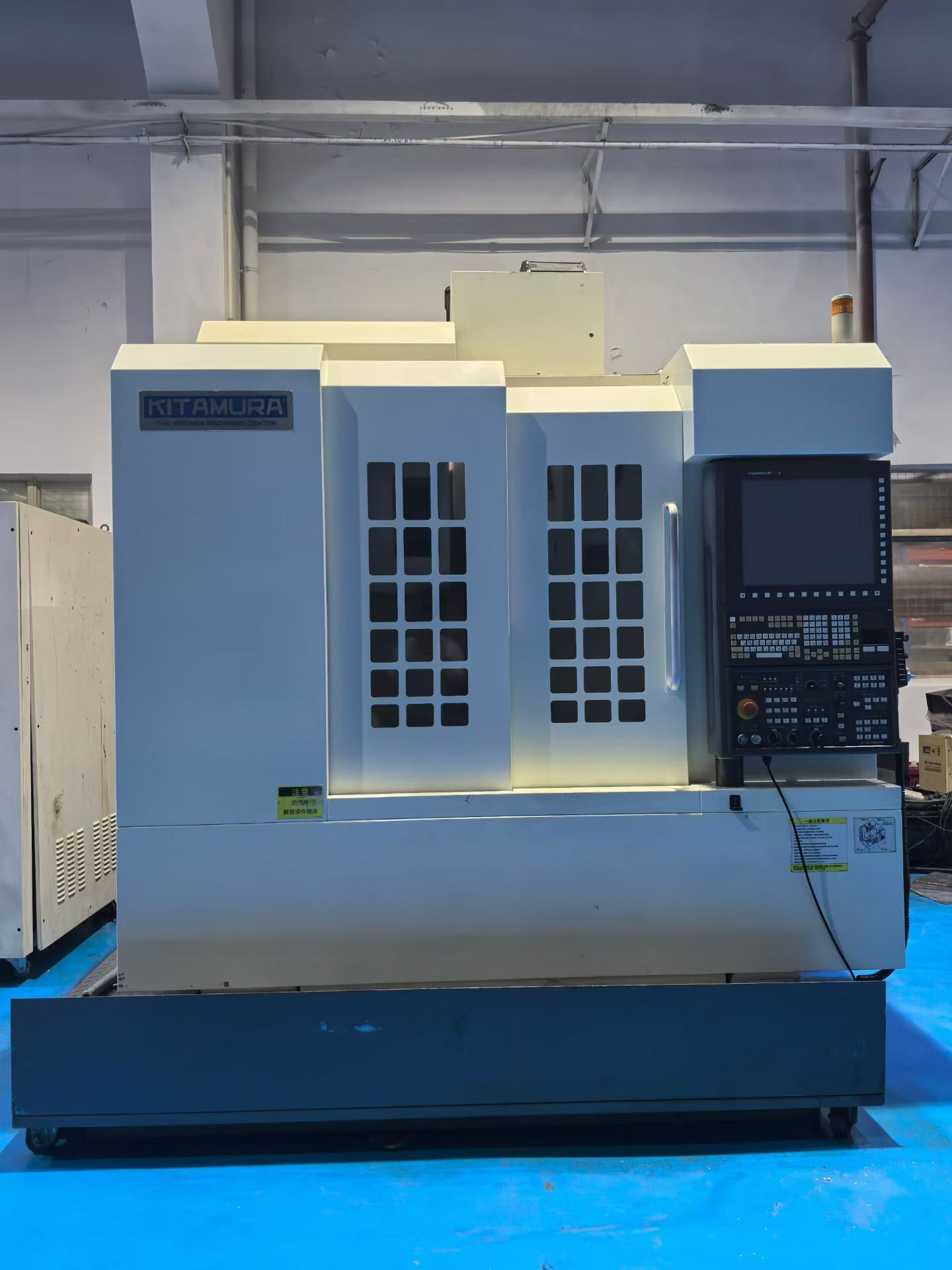 Used KITAMURA Mycenter-3 XiG Vertical Machining Center with Arumatik-Mi Control photo 2