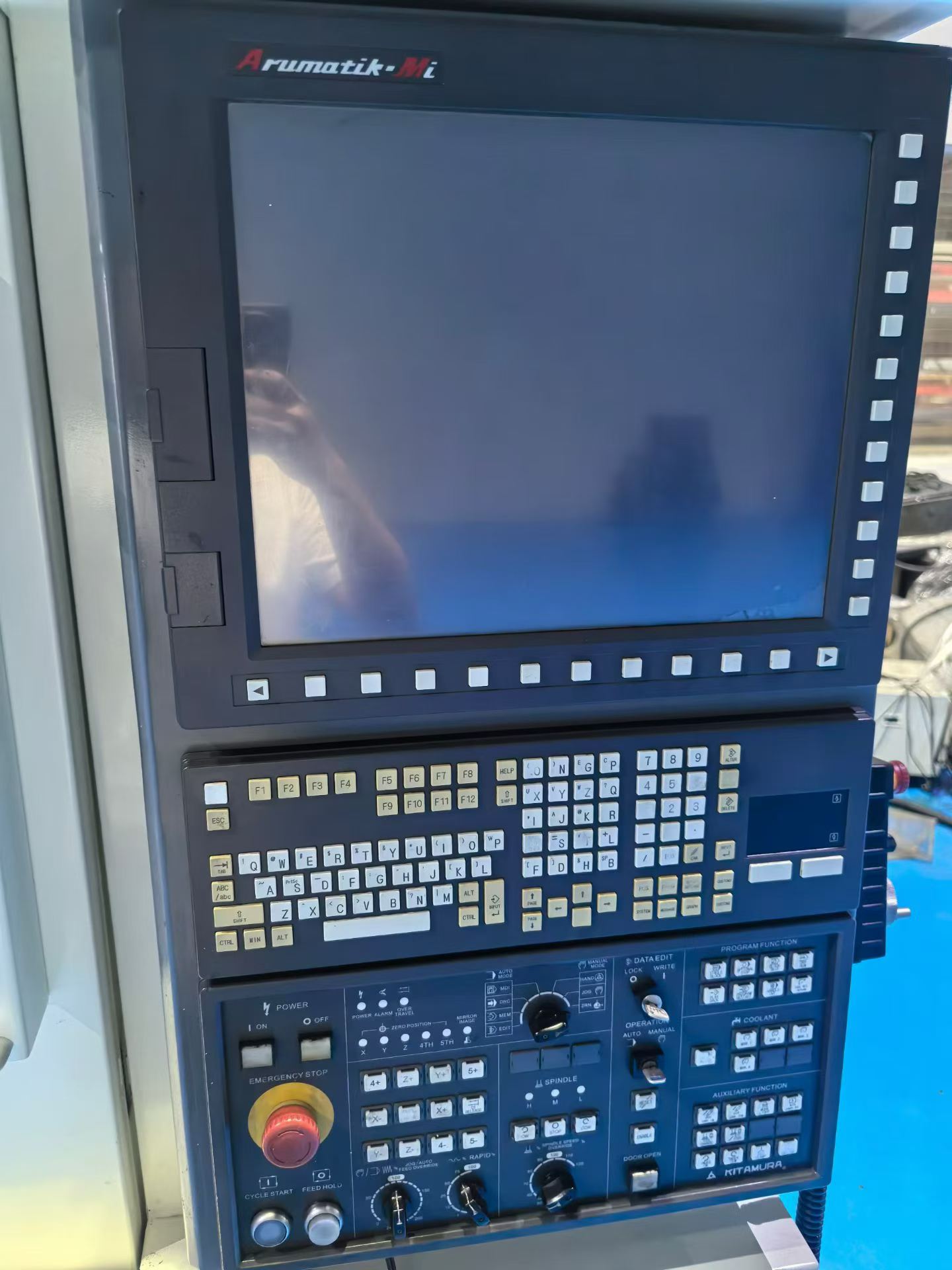 Used KITAMURA Mycenter-3 XiG Vertical Machining Center with Arumatik-Mi Control photo 3