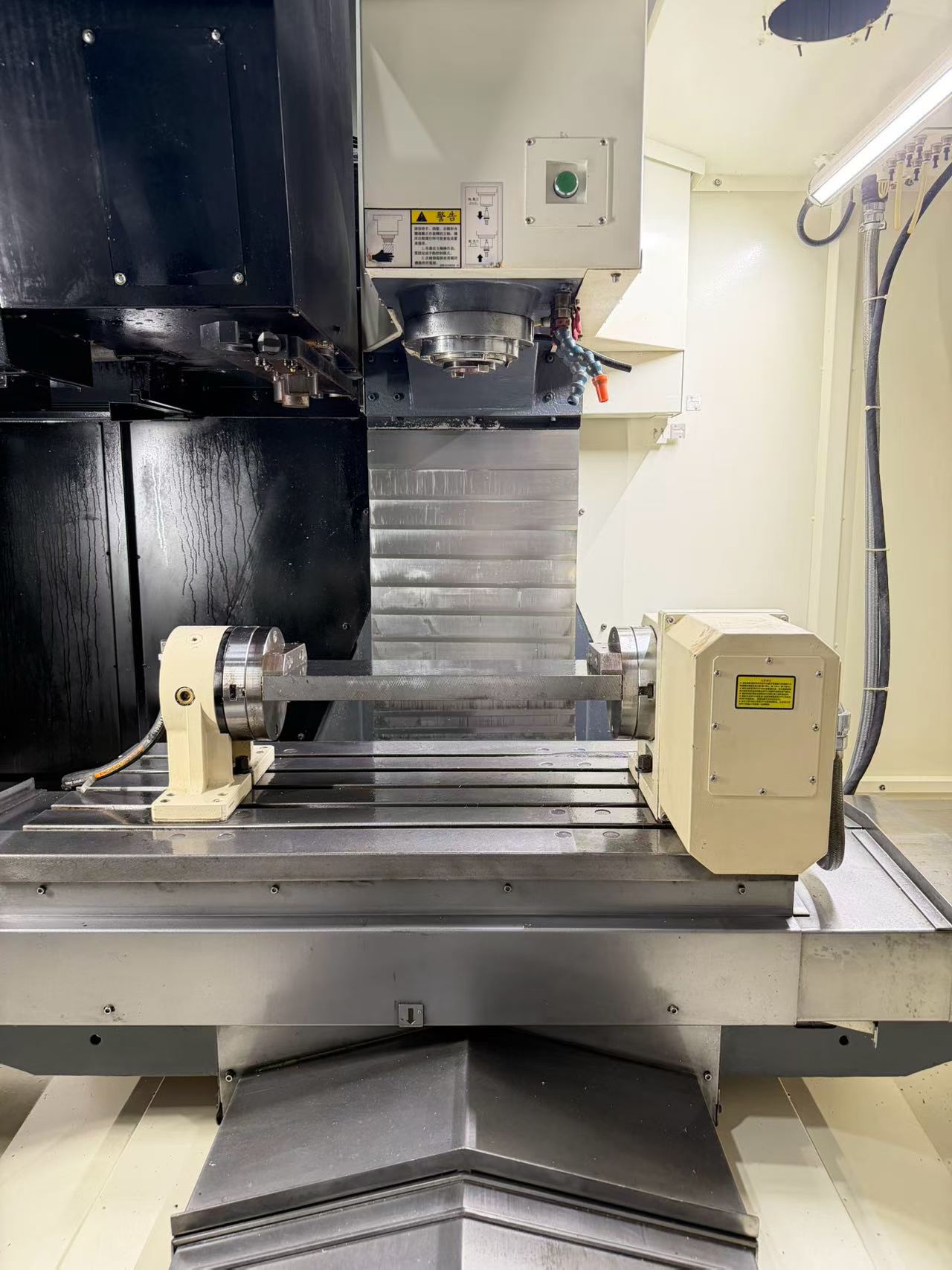 Used Qiaofeng EV-850 Machining Center with Fanuc MF Plus (2023) photo 4