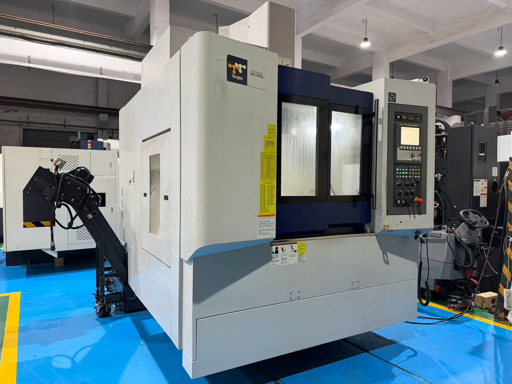 Used Tongtai TMV-720 Au Vertical Machining Center with Fanuc MF photo 2