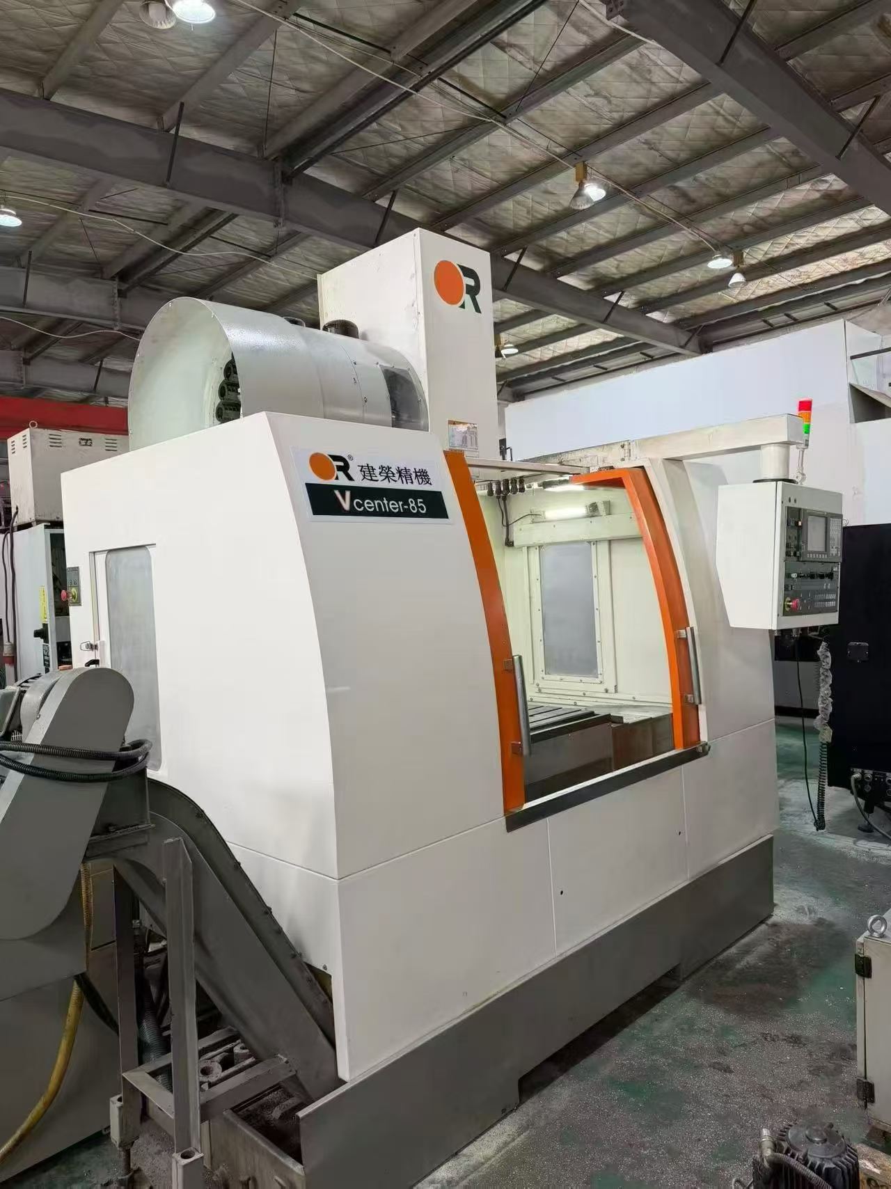 Used Victor Taichung V 85 Vertical Machining Center with Fanuc 0i-MD photo 2