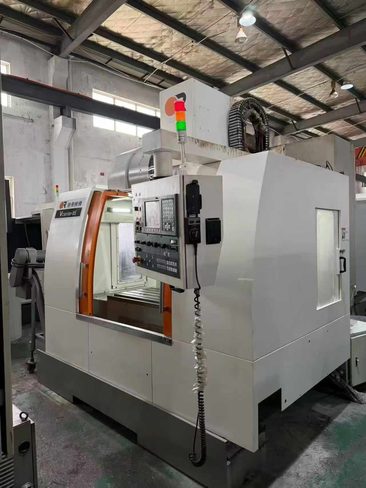 Used Victor Taichung V 85 Vertical Machining Center with Fanuc 0i-MD photo 3