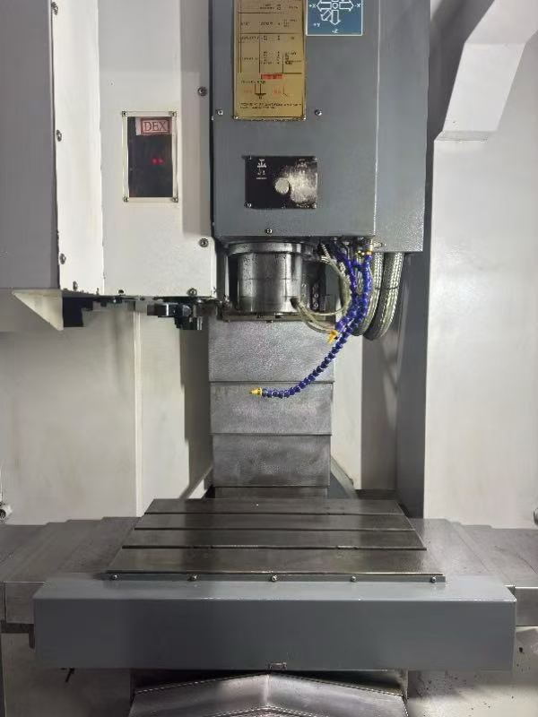 Used YCM CV 56 A Machining Center with FANUC MD photo 4
