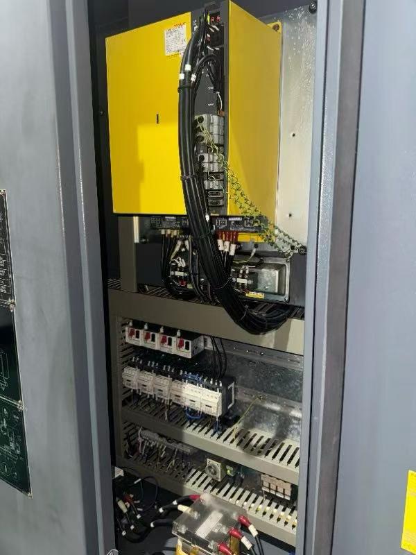 Used YCM CV 56 A Machining Center with FANUC MD photo 7