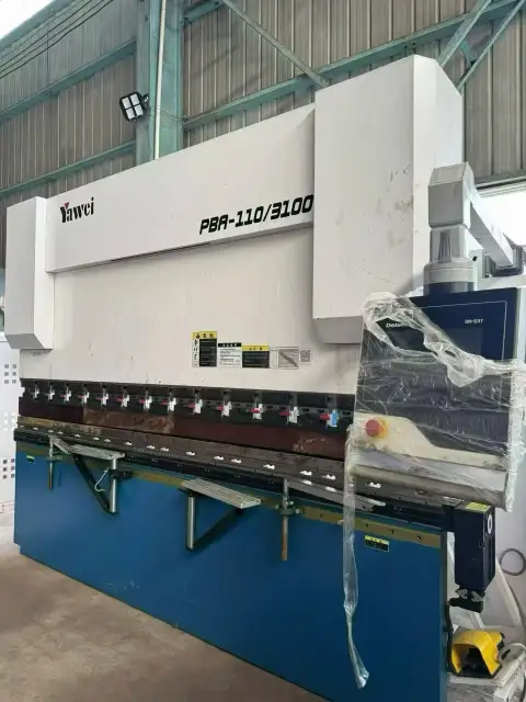 Plegadora CNC electrohidráulica Jiangsu Yawei PBA de 110 toneladas y 3.1 m, 2023