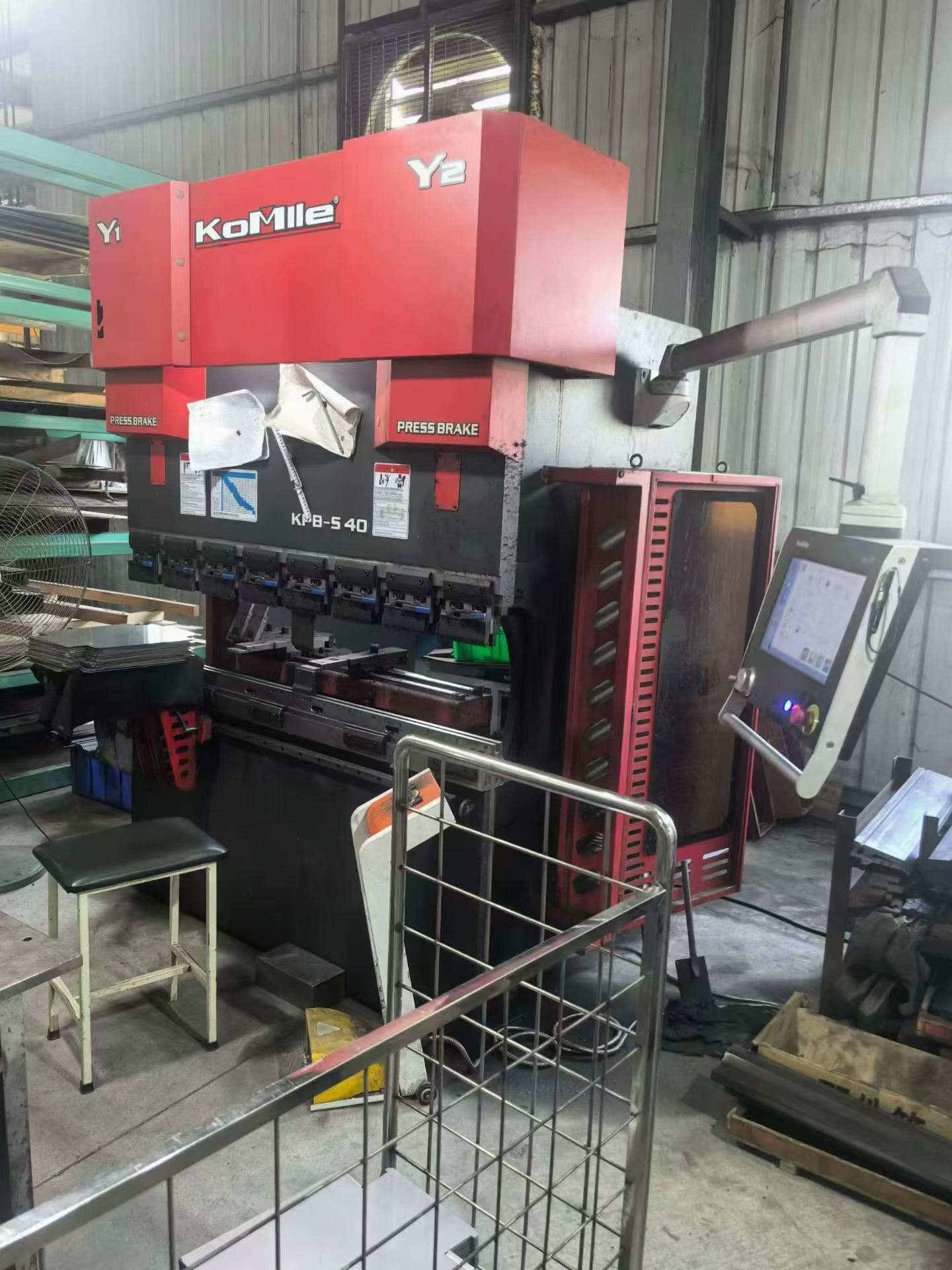 2025 40 T/1600 mm Electro-Hydraulic Press Brake photo 1