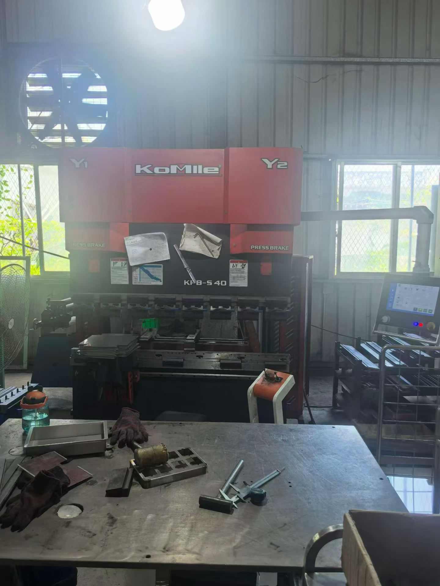 2025 40 T/1600 mm Electro-Hydraulic Press Brake photo 4