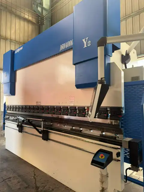 مكبس ثني CNC مستعمل Anhui Donghai بقوة 160 طن وطول 4 أمتار مع نظام تحكم 53 T