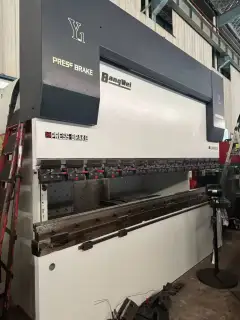 Bangwei 125 T 3 m CNC Electro-Hydraulic Press Brake with 4+1+2 Axes photo 5