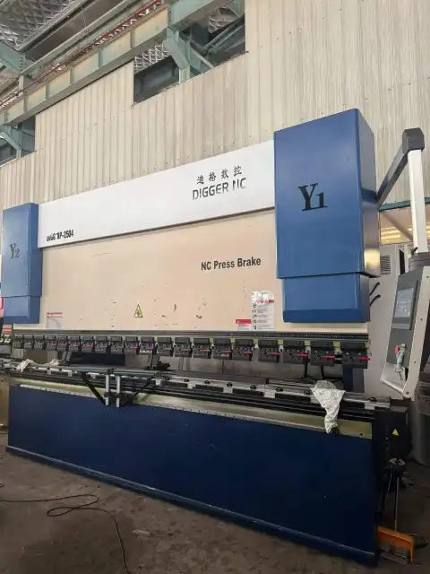 مكبس ثني CNC Dige 250/4000 مستعمل (2024، استخدام منخفض)