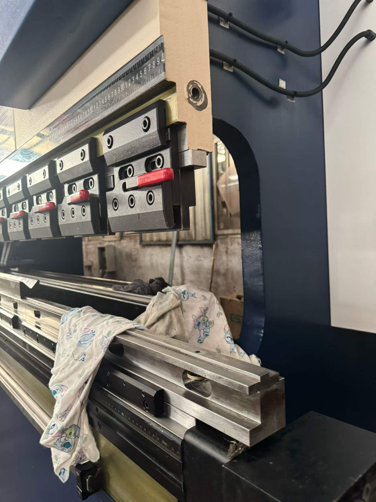 Used Dige 250/4000 CNC Press Brake (2024, Low Usage) photo 3