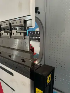 Jinfangyuan TPM Series 100 Ton 3.1 m Electro-Hydraulic Press Brake (4+1 Axes) photo 3