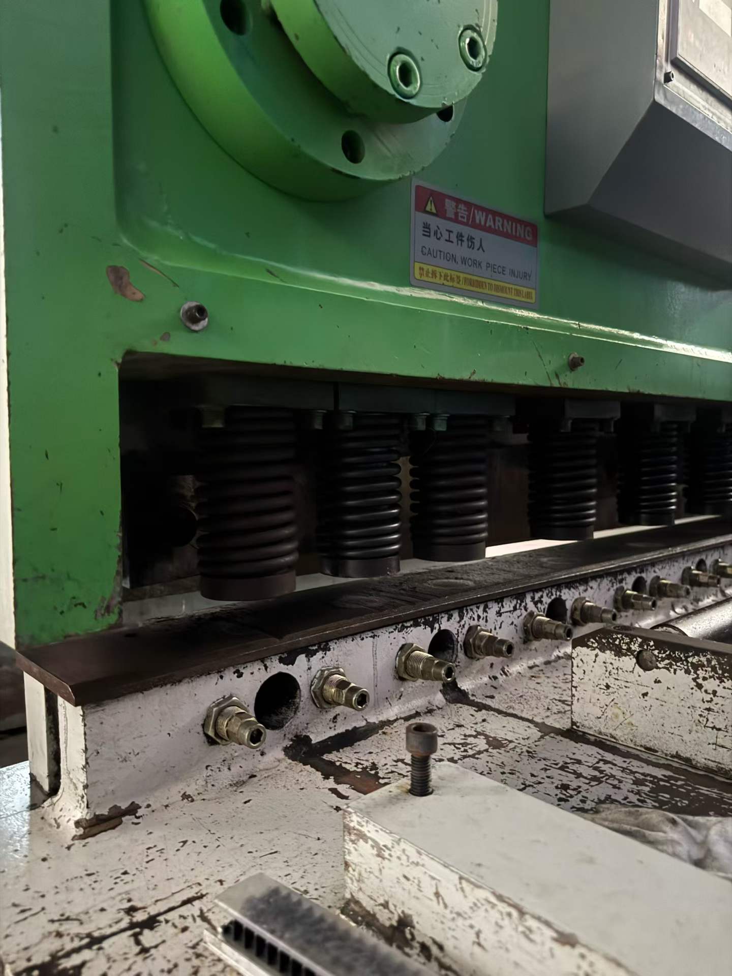 Used Nanjing Landun 20 x 2.5 m Shearing Machine photo 3
