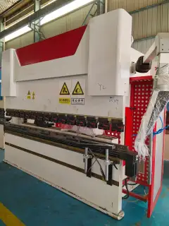 2023 Nanjing Lianpeng 130 T/3.2 M Electro-Hydraulic Servo Press Brake for Sale photo 1