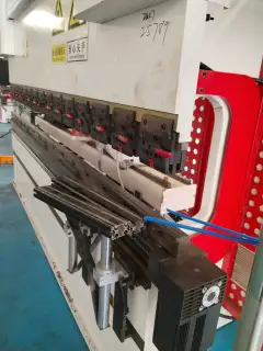 2023 Nanjing Lianpeng 130 T/3.2 M Electro-Hydraulic Servo Press Brake for Sale photo 3