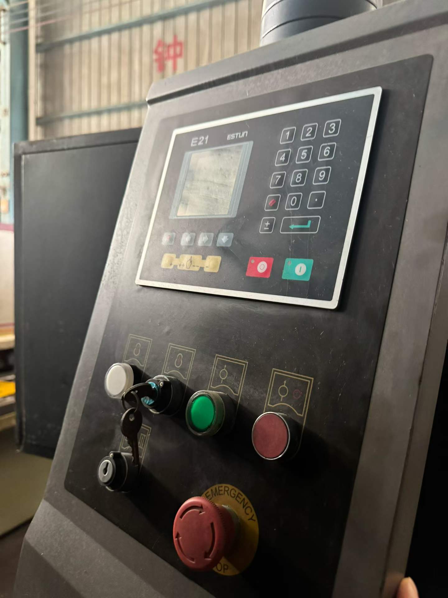 Used Nanjing Parman 125-Ton 4-Meter Twin Servo CNC Press Brake photo 3