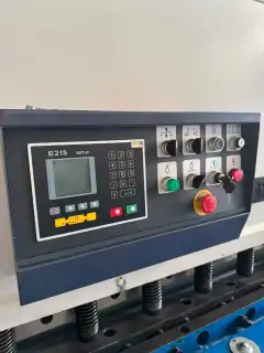 Used Nantong Donghai 6 x 2.5 m Guillotine Shearing Machine photo 2
