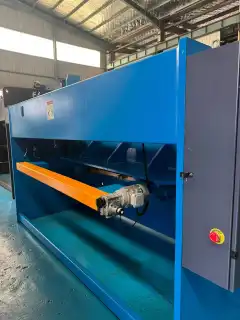 Used Nantong Donghai 6 x 2.5 m Guillotine Shearing Machine photo 4