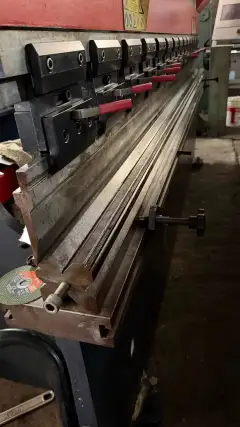 Nearly New 100-Ton x 3.2 m Dual-Servo CNC Press Brake with TP 10 Control photo 2