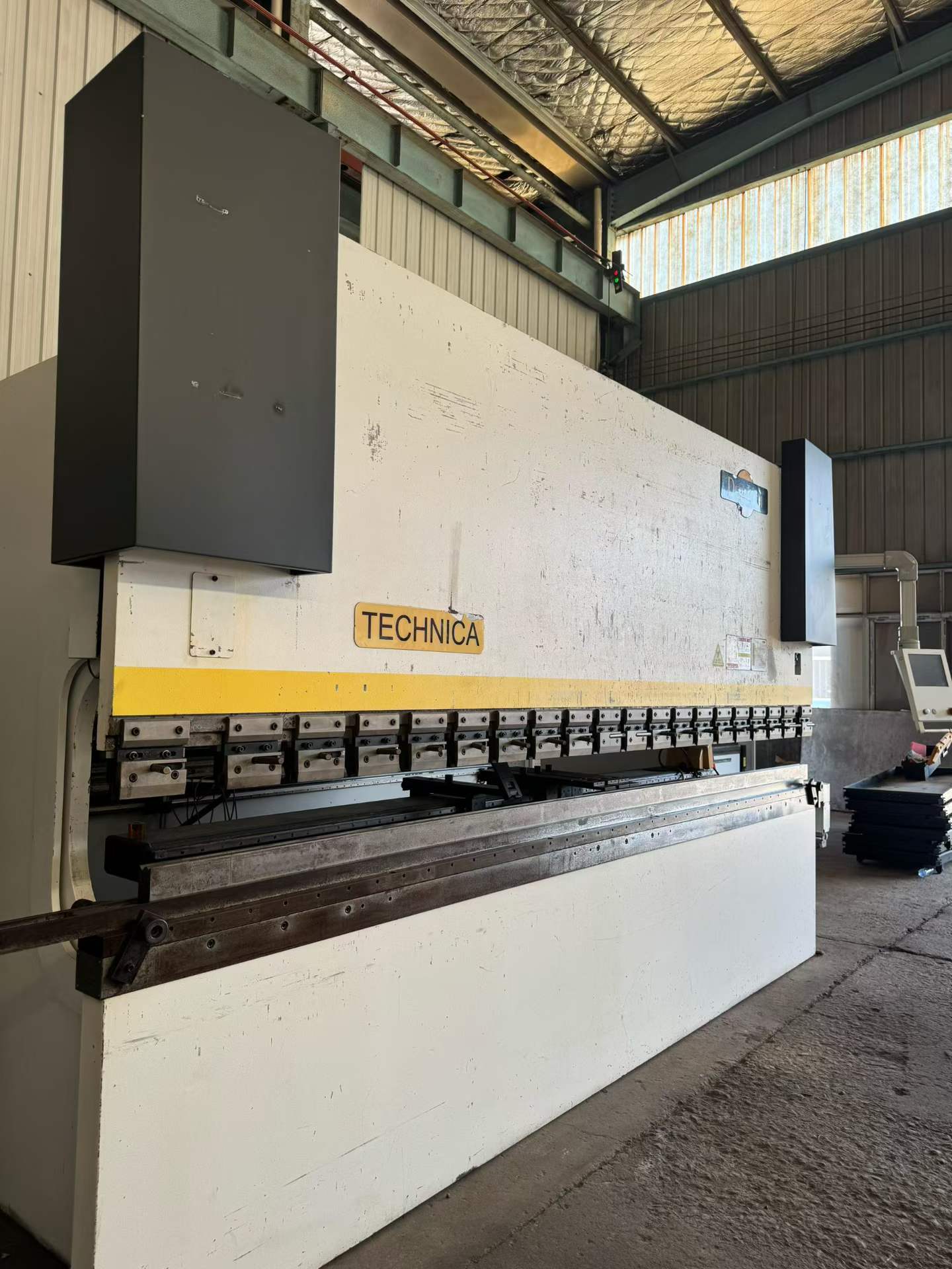 Used Ruitie 110-Ton 4-Meter Press Brake with CT 12 Control photo 6