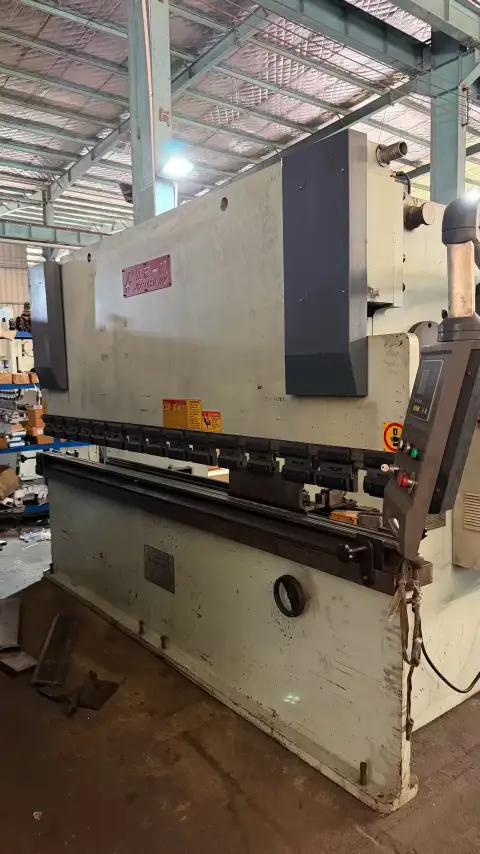 Used 125 Ton 3200 mm CNC Press Brake with ESTUN E21