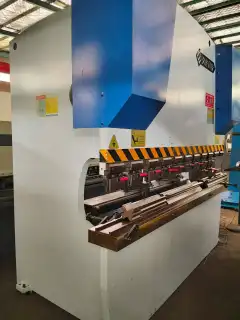 Used 160 Ton 2.5 m Dual Servo Torsion Shaft CNC Press Brake photo 2
