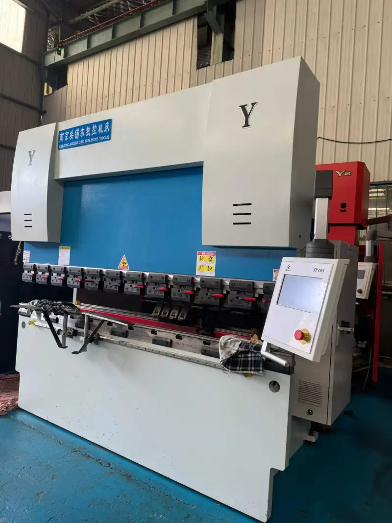 Used ACCURL 110 Ton Dual Servo CNC Press Brake 2500 mm photo 1