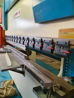Used Anhui Yawei 100 Ton x 3.2 m Dual Servo Torsion Shaft CNC Press Brake photo 2