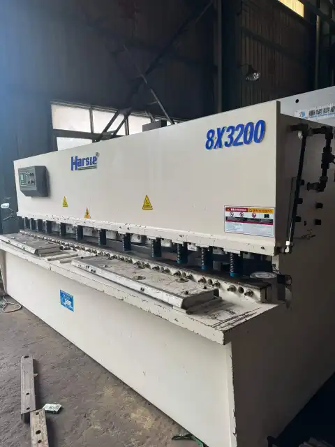 Cizalla Haas 8 x 3.2 m usada con controlador E 21 s