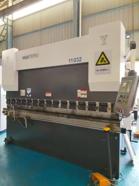 Used Nanjing Nanduan 110 Ton 3.2 m CNC Press Brake with E 21 Control