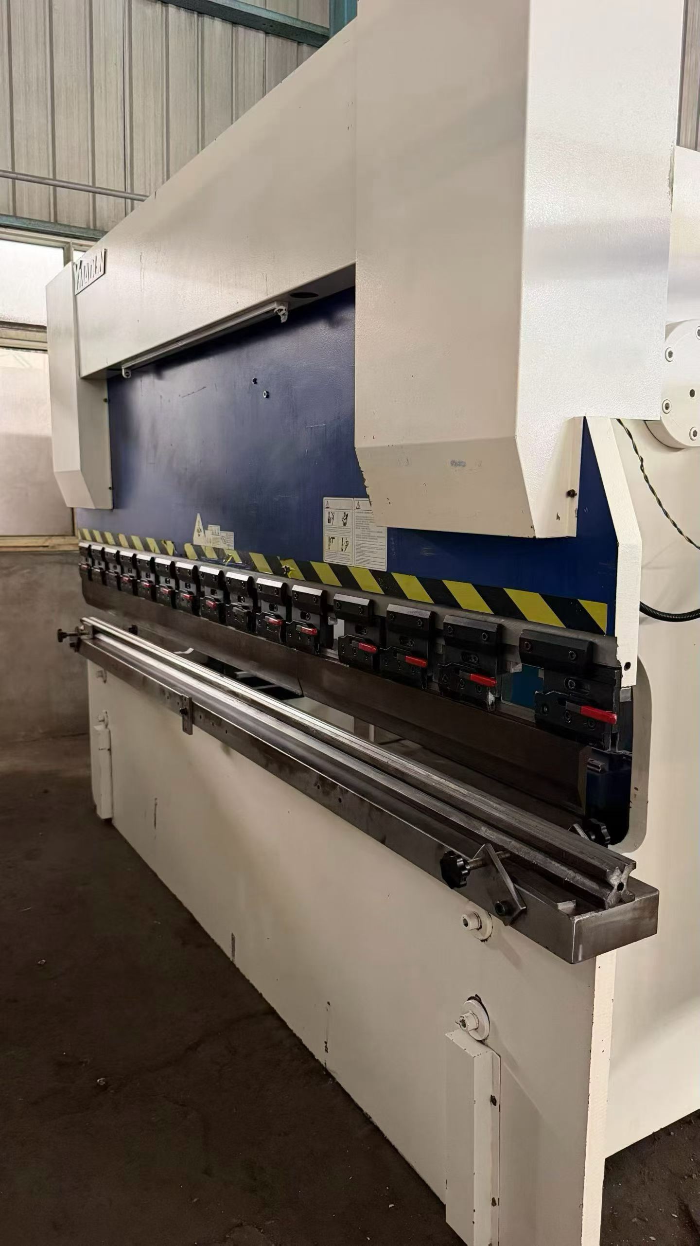 Used Nanjing Yamaton 100 Ton 3.2 m Dual Servo CNC Press Brake photo 1
