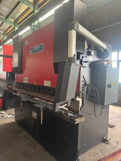 Used Nanjing Yuntai 125/2.5 m ESTUN E21 CNC Press Brake (2023)