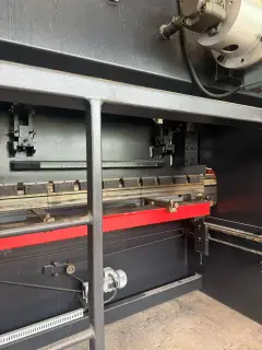 Used Nanjing Yuntai 125/2.5 m E 21 CNC Press Brake (2023) photo 4