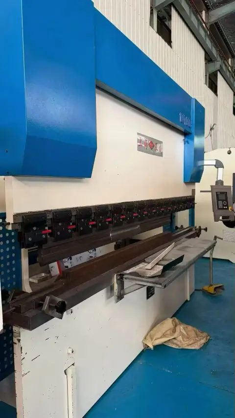 Plegadora CNC Shanghai Yawei 100 Ton 3.2 m usada