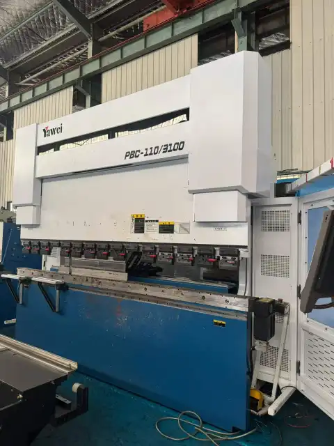 Plegadora CNC electrohidráulica Yawei PBC usada de 110 toneladas y 3,1 m con DELEM DA-52 S