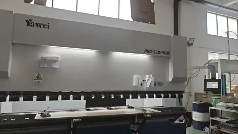 Plegadora CNC Yawei PBG 110/4100 usada en venta