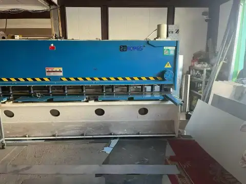 ماكينة قص صاج مقصلة CNC Zhongwang 6/4000 مستعملة