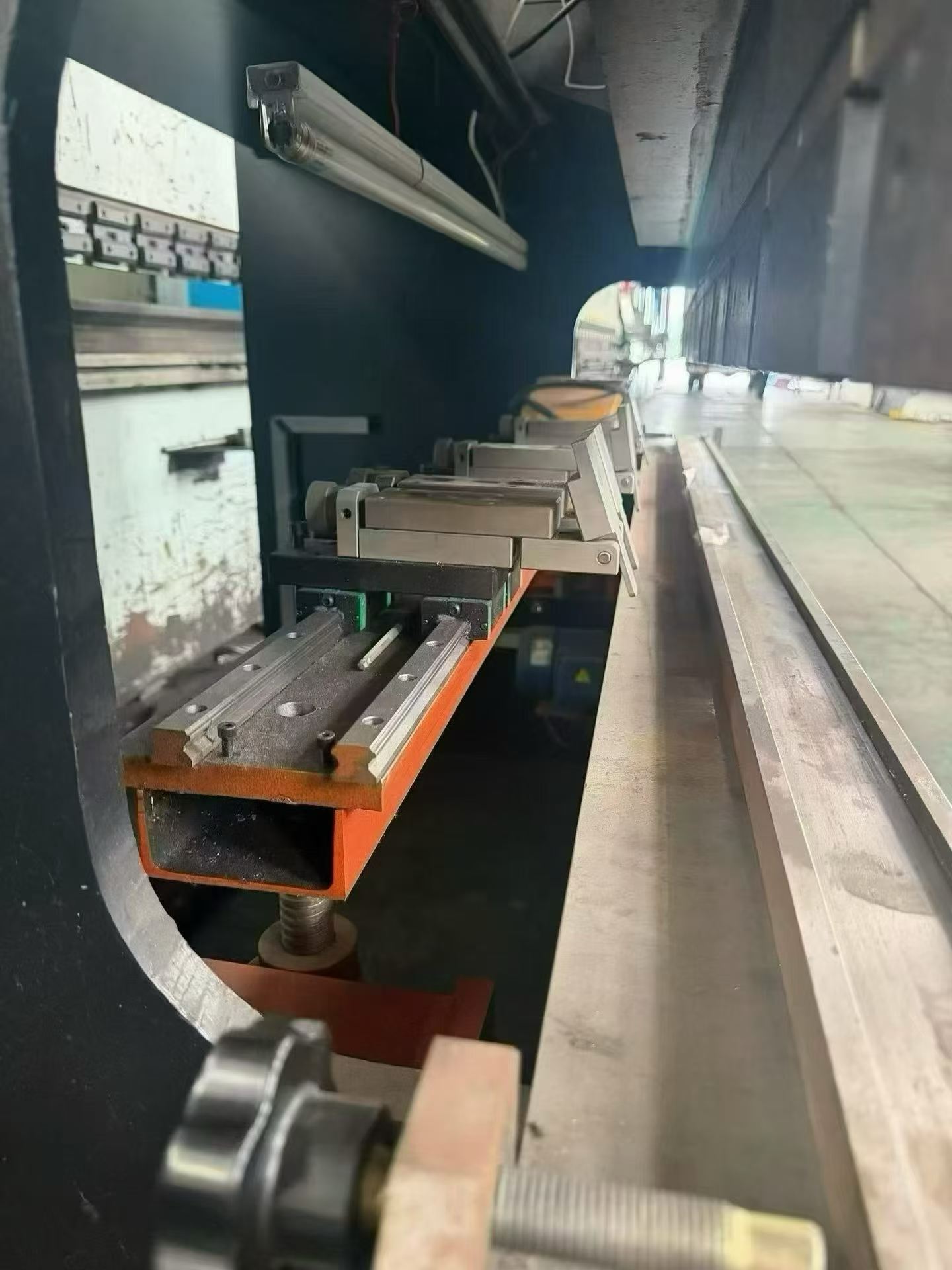 Almost New 40 Ton 2200 mm Press Brake photo 2