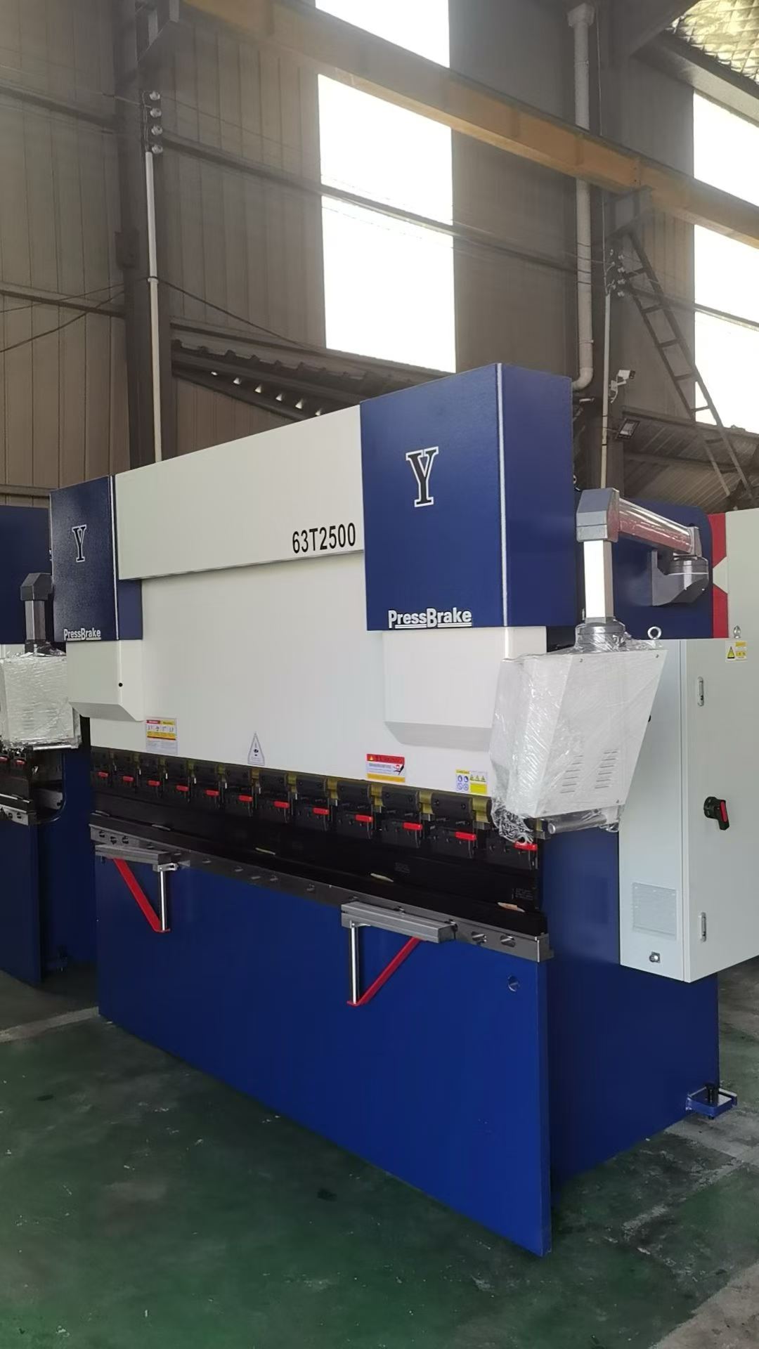 Brand New 63/2500 Dual Servo CNC Press Brake in Stock photo 1