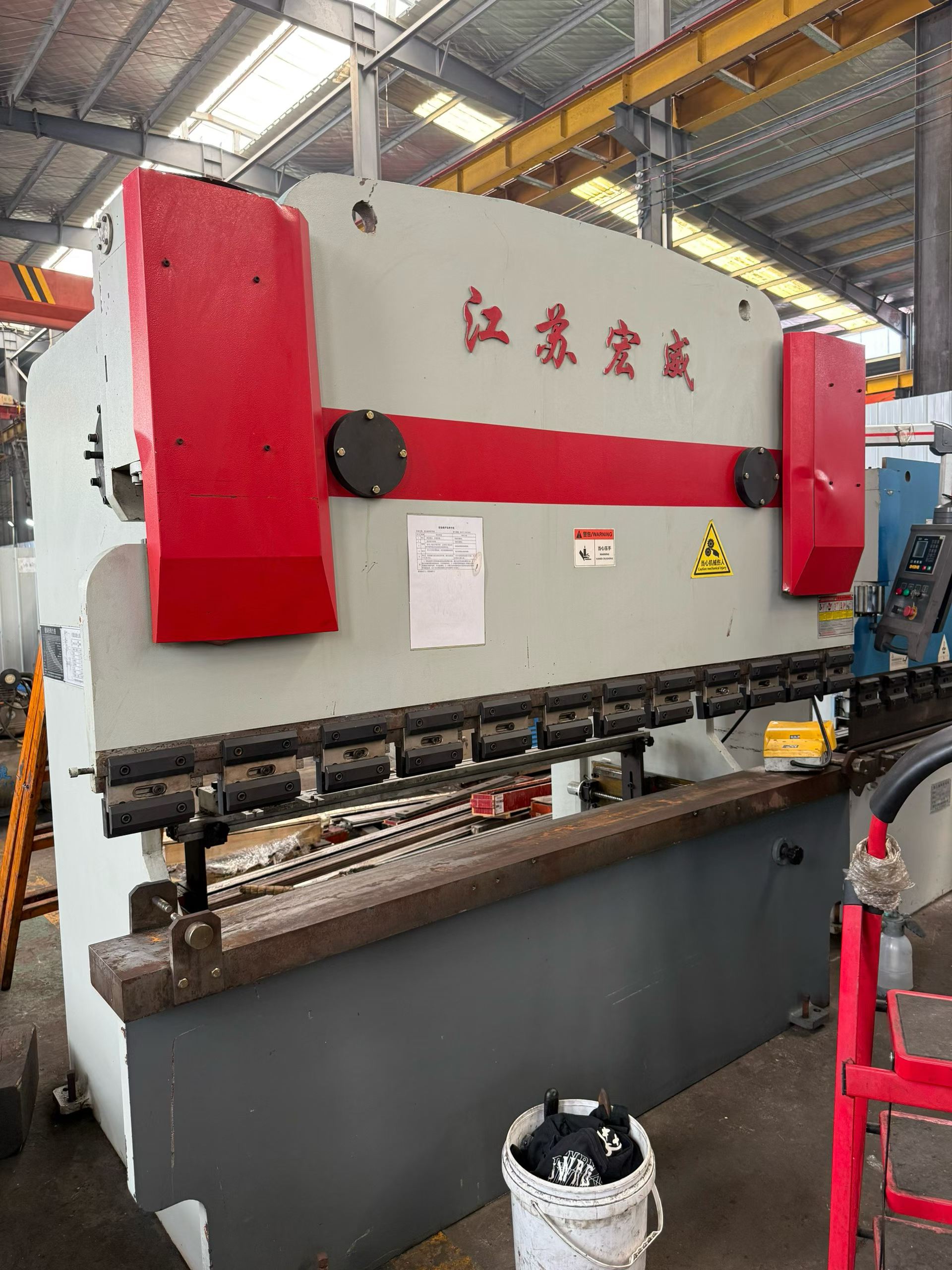 Used 125-Ton 2500 mm Press Brake with Estun E 21 S Control photo 1