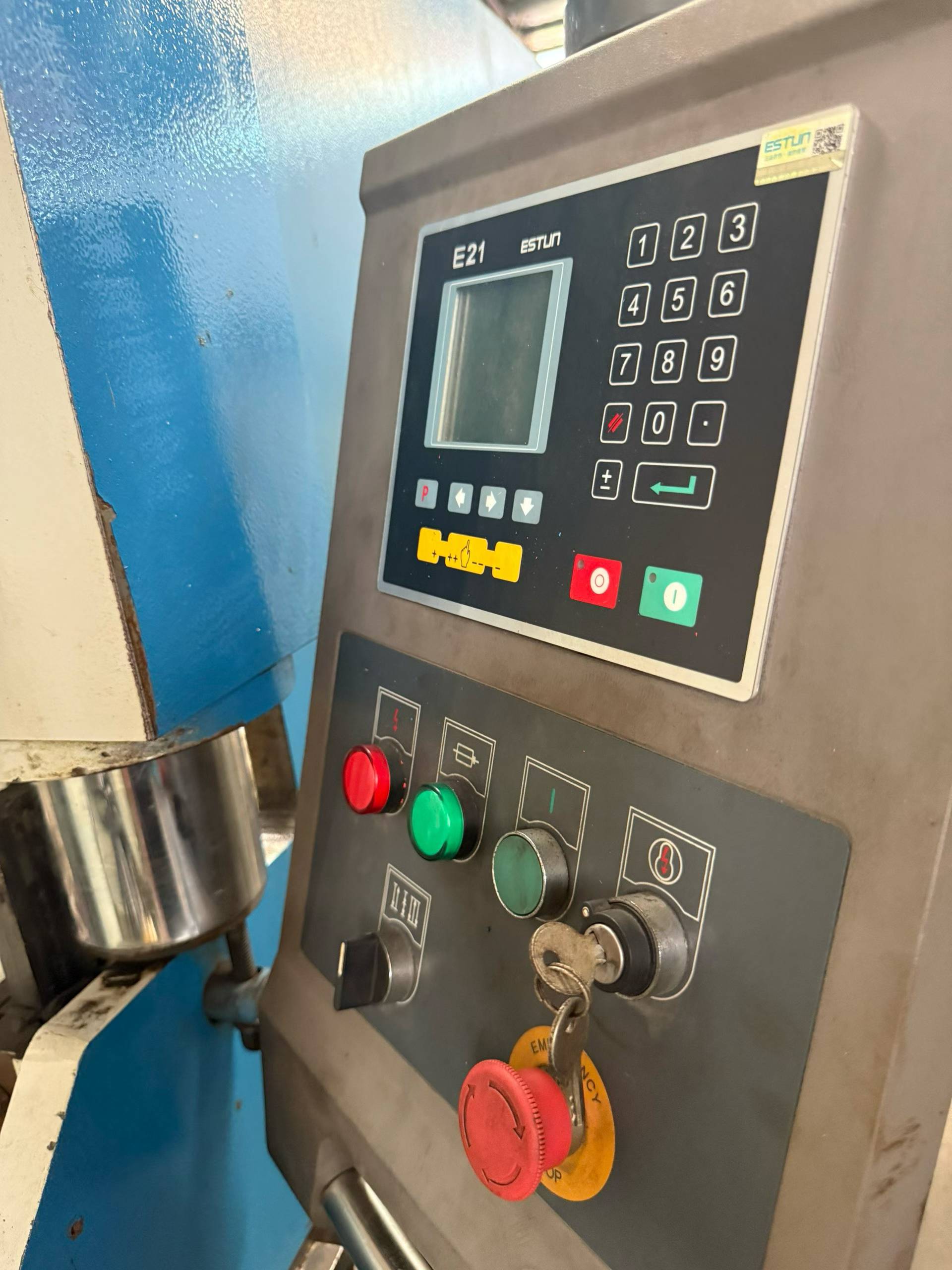 Used 125-Ton 2500 mm Press Brake with Estun E 21 S Control photo 2